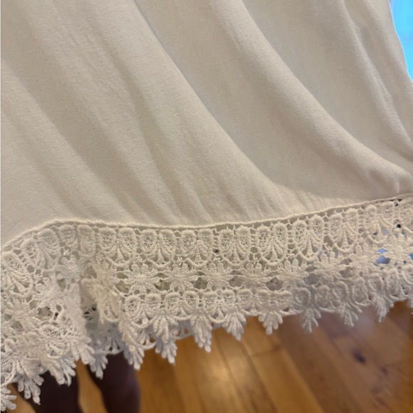 Chloe K White Flowy Tank Top with Lace Detail Bottom - Picture 2 of 3